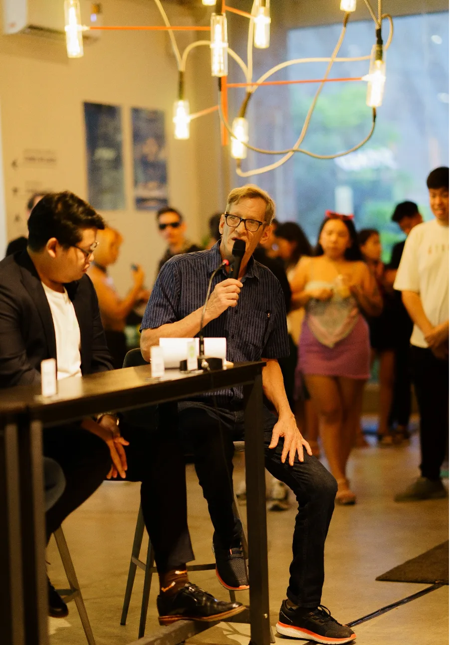 Carl Linn opens the Cannabox panel with a microphone, with attendees behind him.