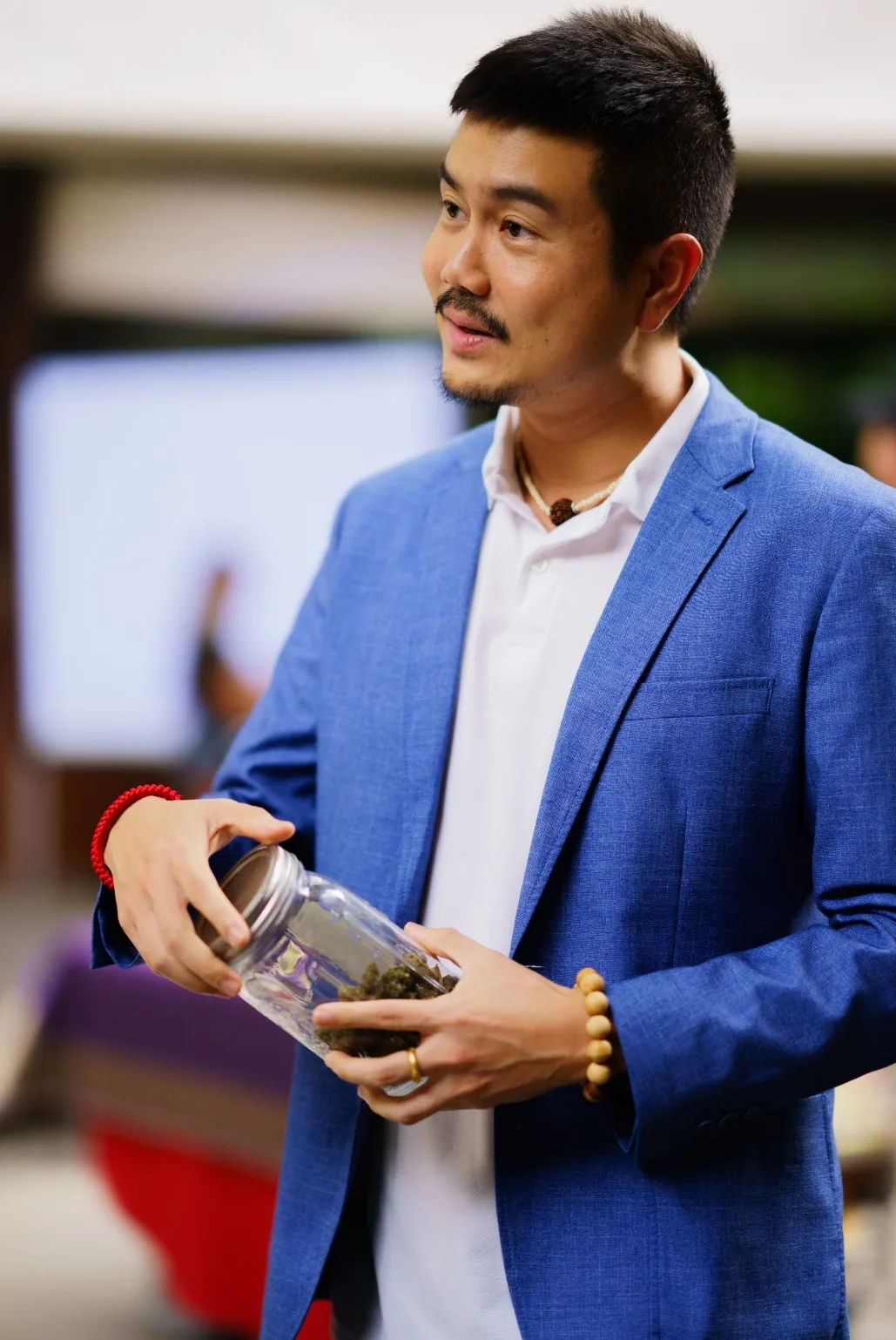 Poonwarit Wongpatravanich holds a product jar during the event.